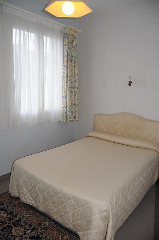 Hotel De Touraine Saint-Nazaire  Room photo